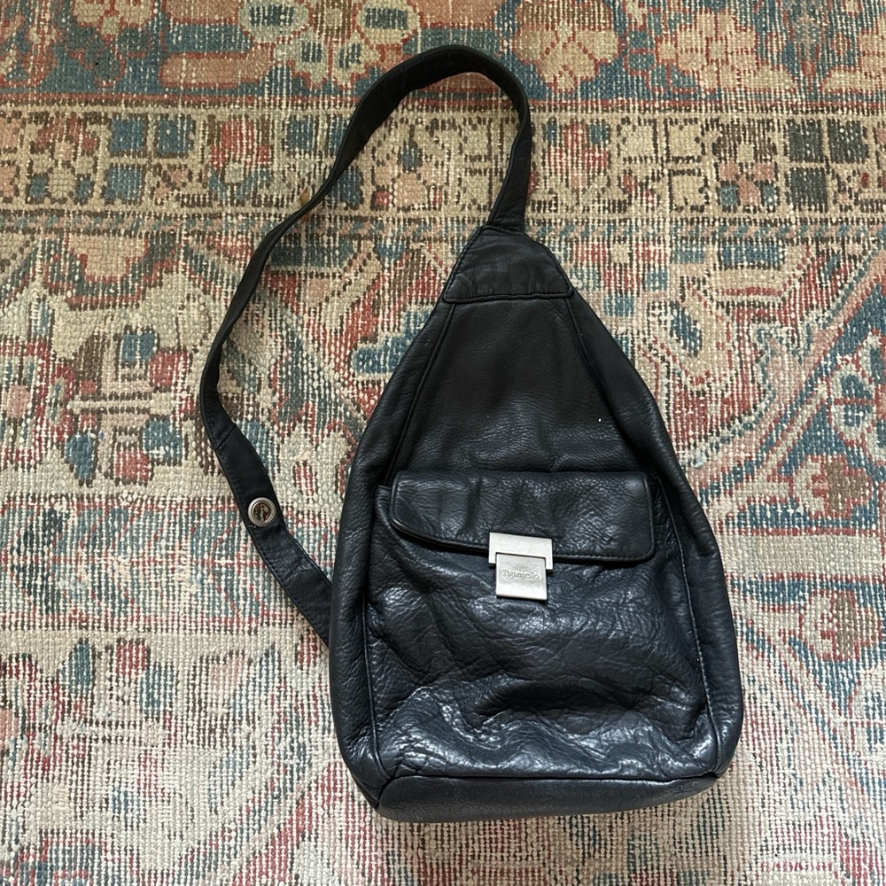 Vintage black leather shoulder purse / backpack